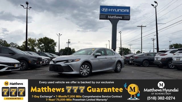 2021 Toyota Camry Hybrid LE — photo 1 of 31