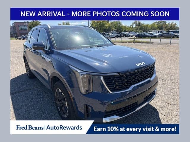 2025 Kia Sorento S — photo 1 of 14