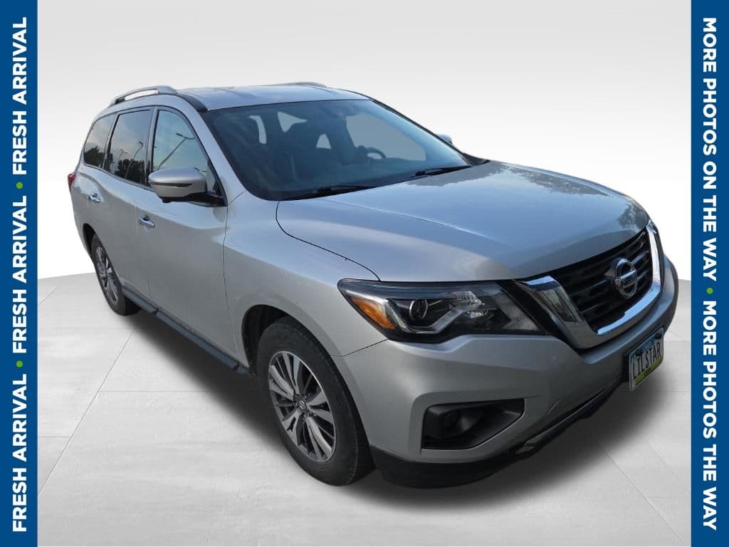 2020 Nissan Pathfinder SL — photo 1 of 6