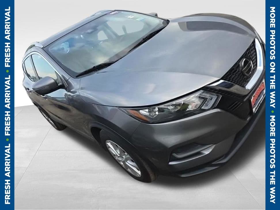 2020 Nissan Rogue Sport SV — photo 1 of 10