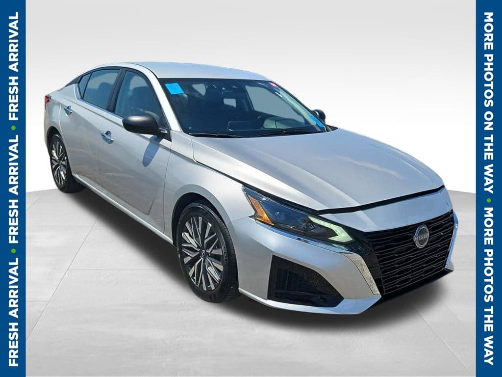 2025 Nissan Altima 2.5 SV — photo 1 of 10
