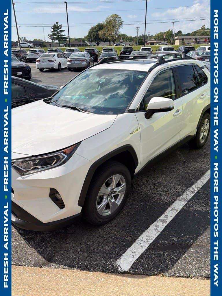 2021 Toyota RAV4 Base — photo 1 of 3