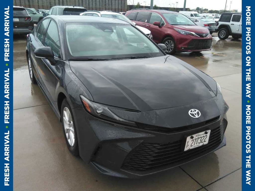 2025 Toyota Camry LE — photo 1 of 9