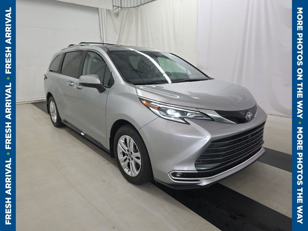 2024 Toyota Sienna Platinum — photo 1 of 10