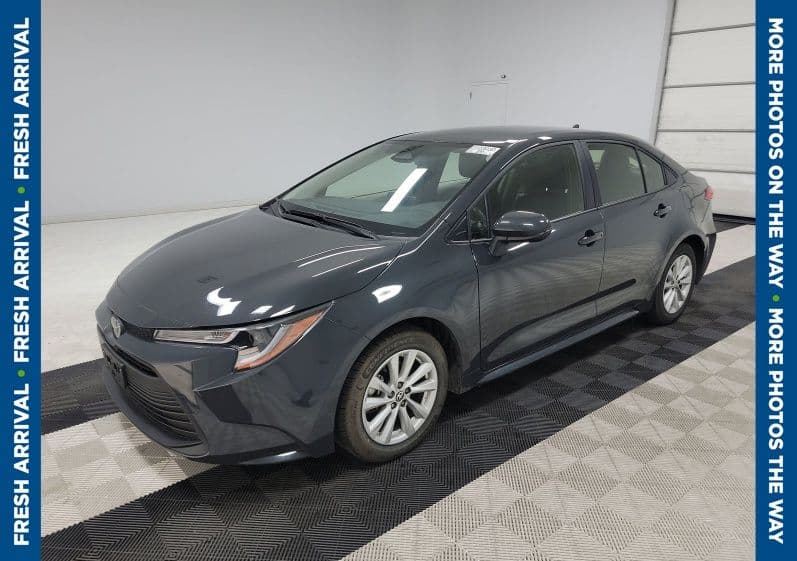 2025 Toyota Corolla LE — photo 1 of 7