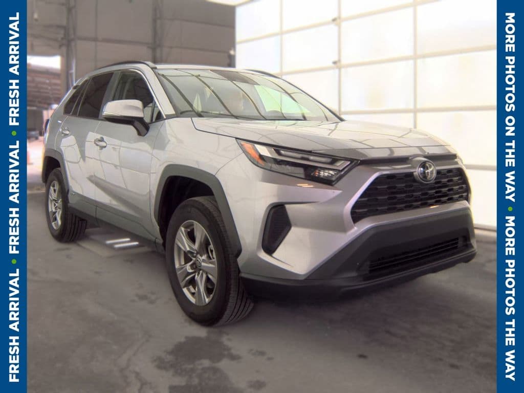 2025 Toyota RAV4 Hybrid XLE — photo 1 of 9