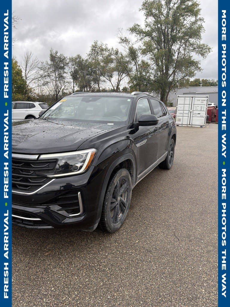 2024 Volkswagen Atlas Cross Sport 2.0T SEL R-Line — photo 1 of 7