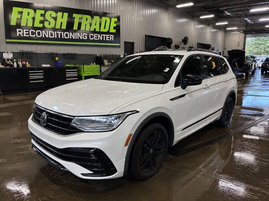 2022 Volkswagen Tiguan 2.0T SE R-Line Black — photo 1 of 19