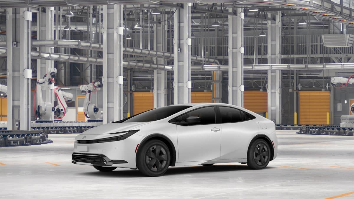 2027 Toyota Prius LE — photo 1 of 2