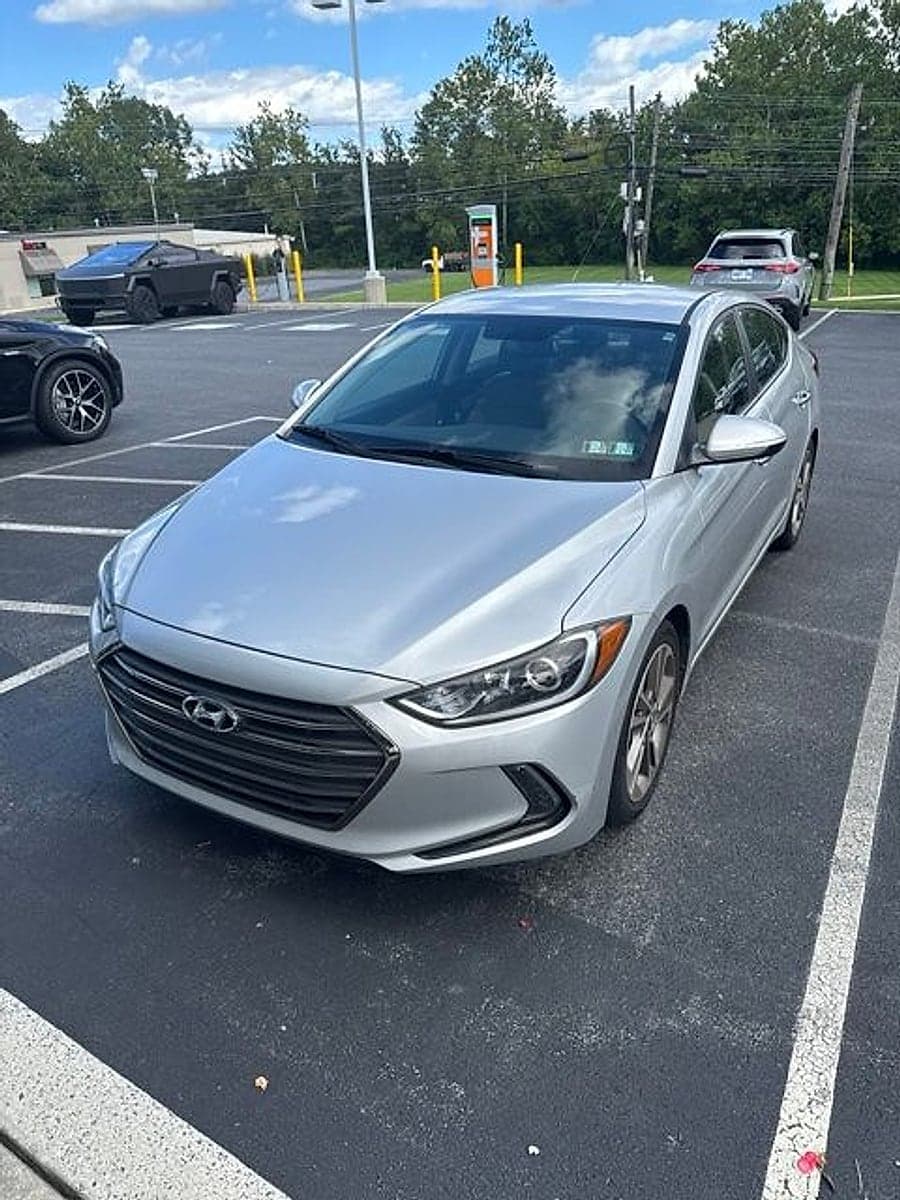 2017 Hyundai Elantra Limited — photo 1 of 2