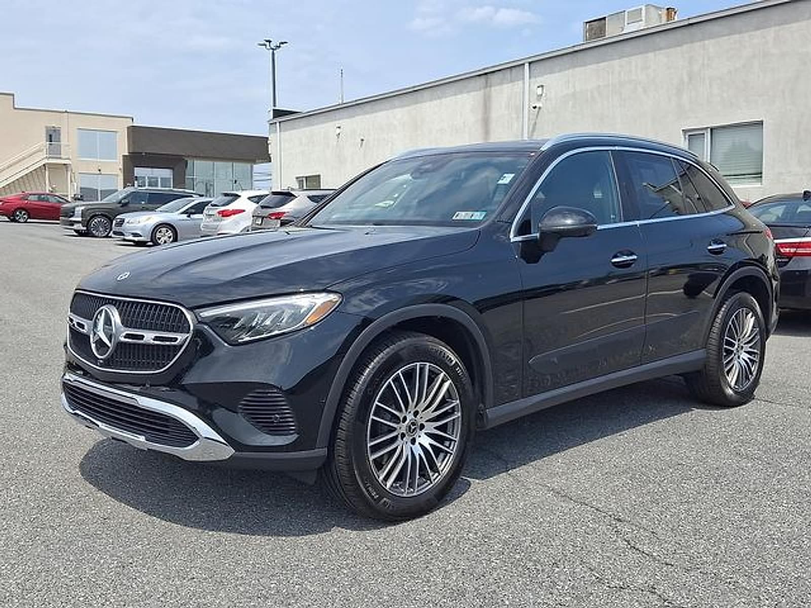 2025 Mercedes-Benz GLC Base — photo 1 of 34