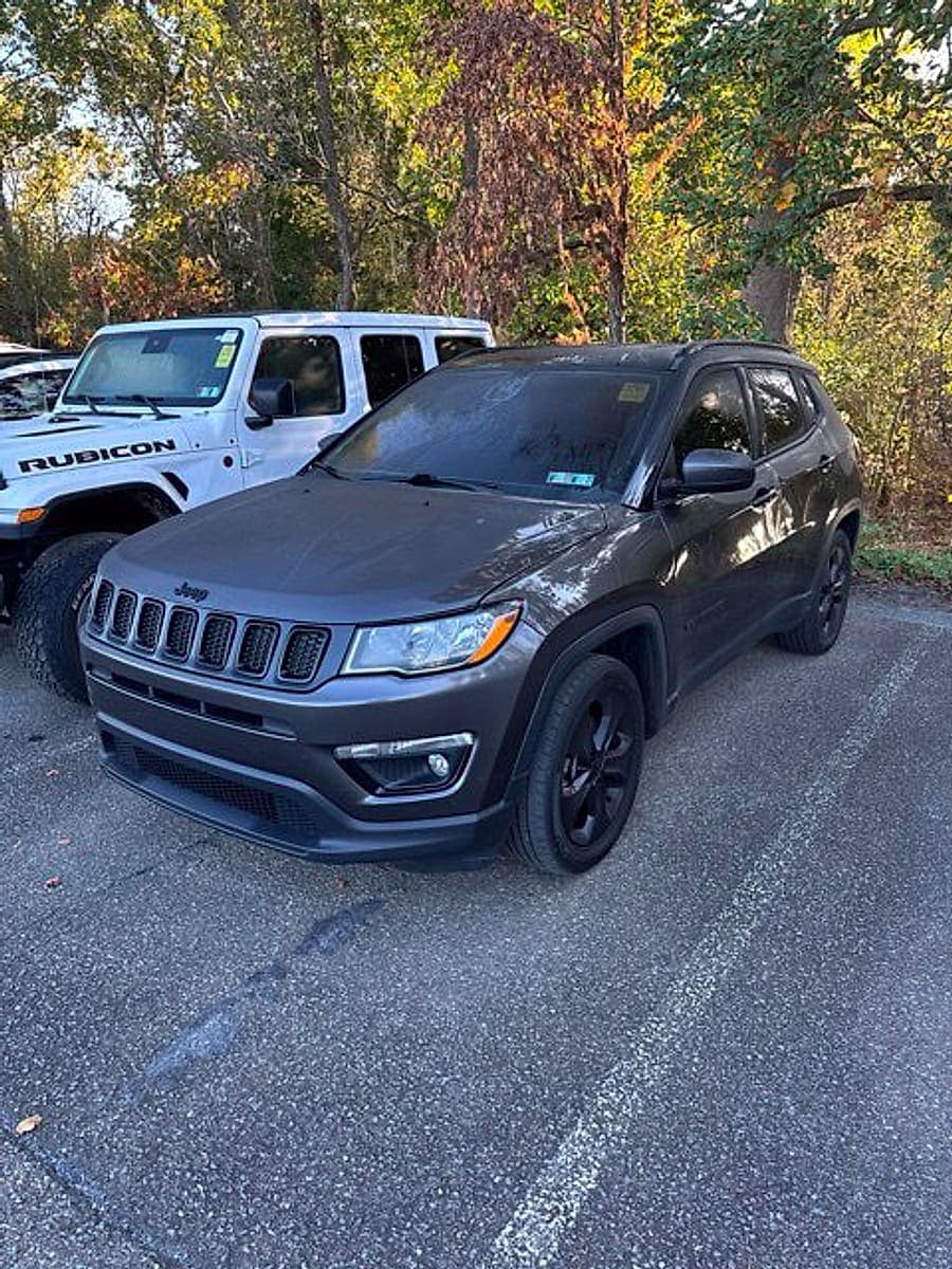 2021 Jeep Compass Latitude — photo 1 of 6