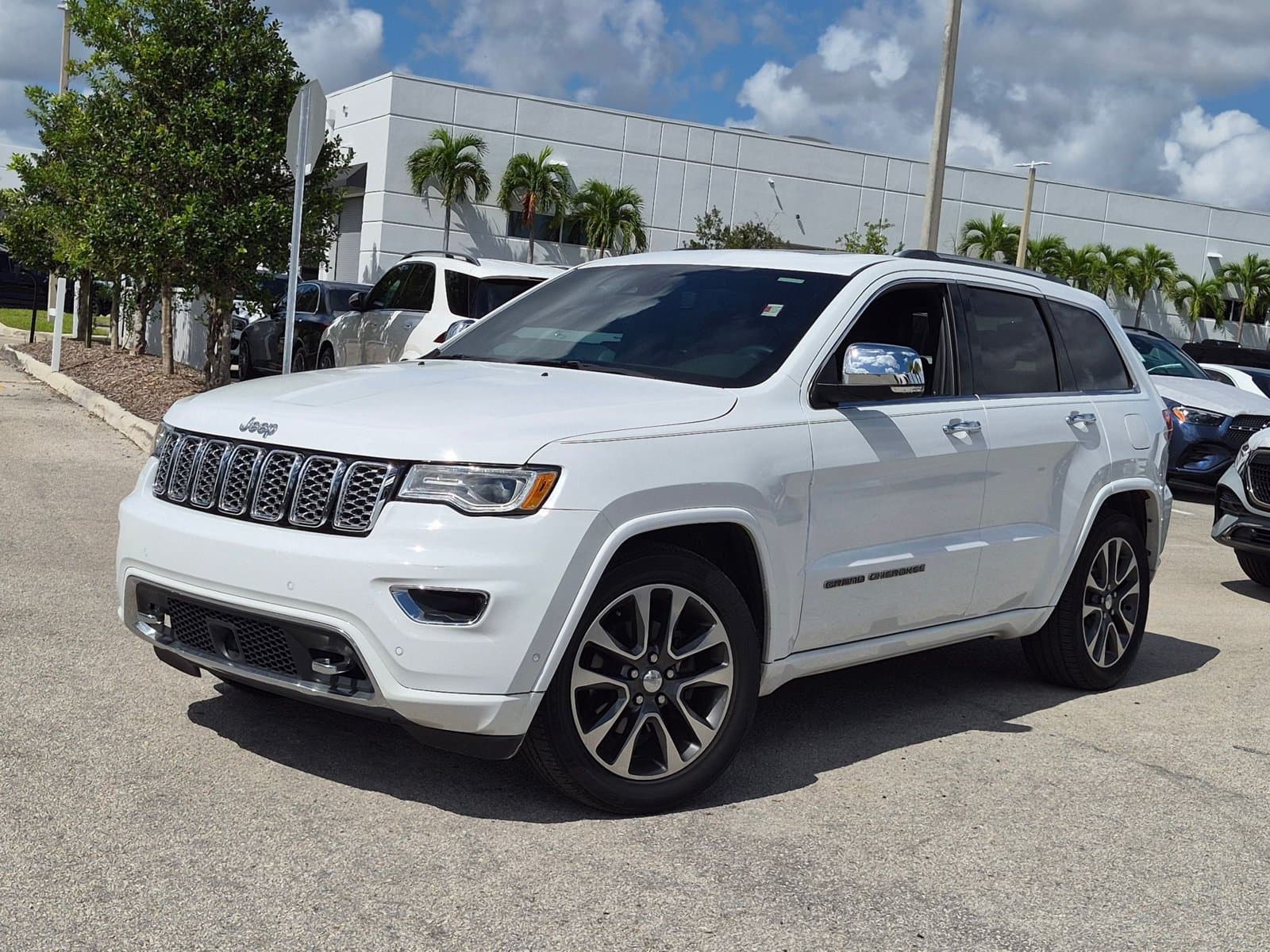 2018 Jeep Grand Cherokee Overland — photo 1 of 15