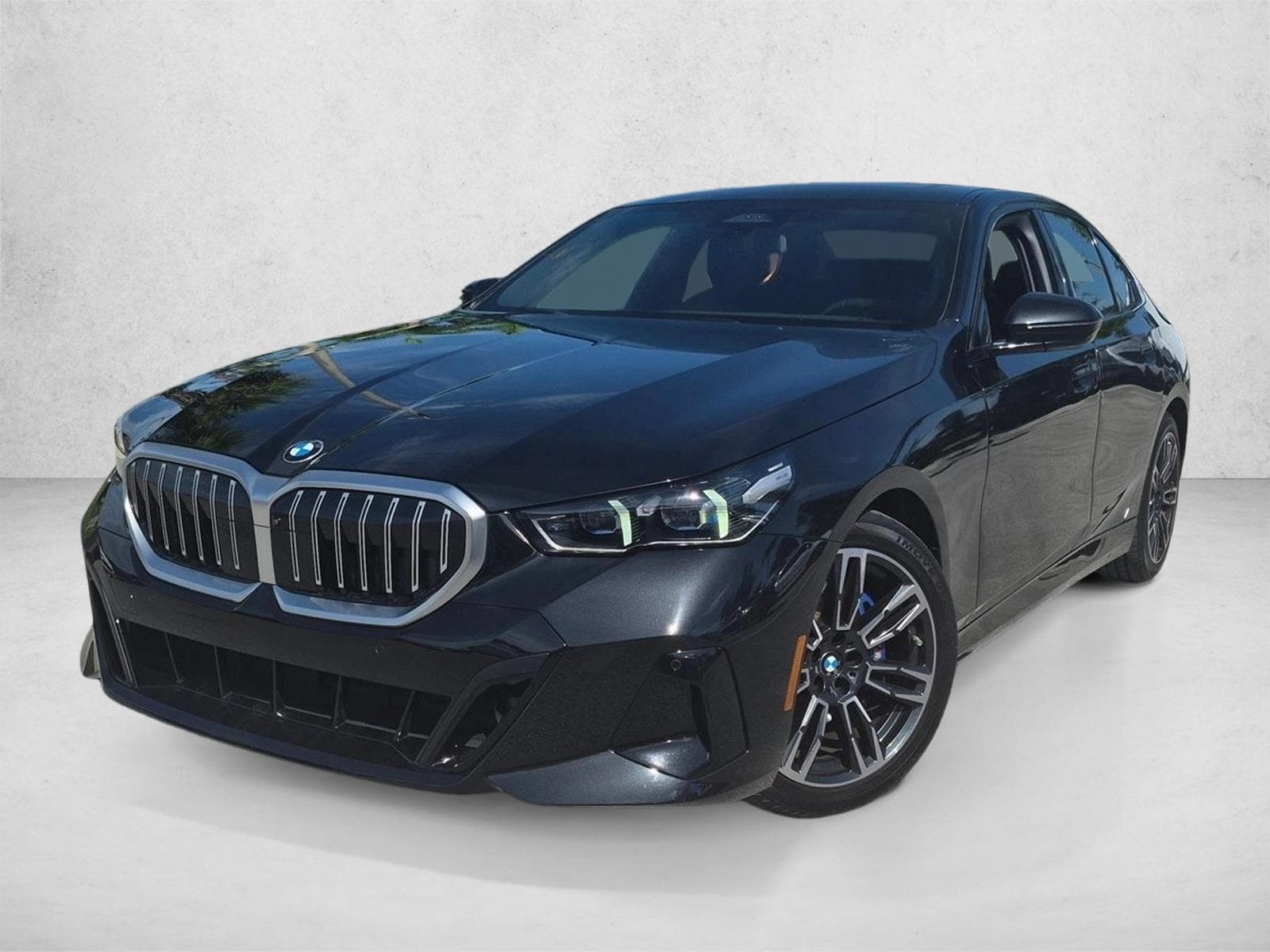 2025 BMW 5 Series Base — photo 1 of 18
