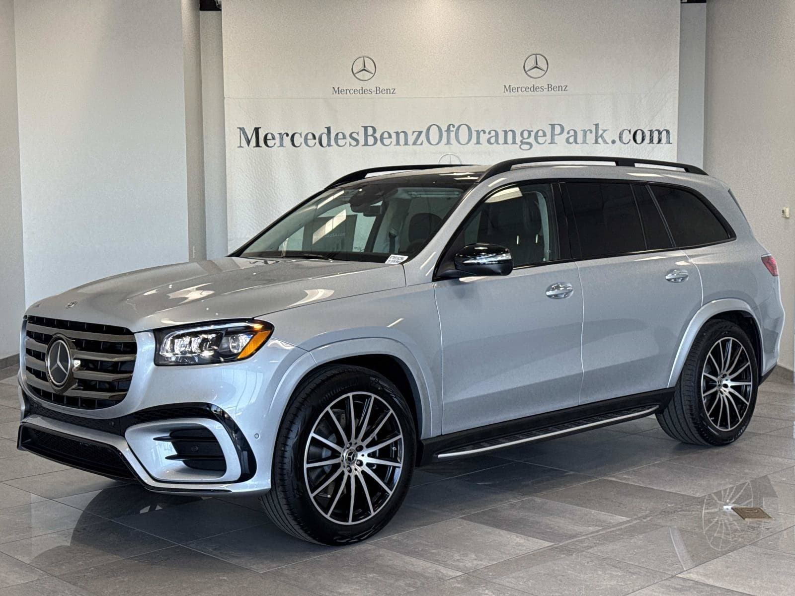 2026 Mercedes-Benz GLS 450 4MATIC — photo 1 of 33