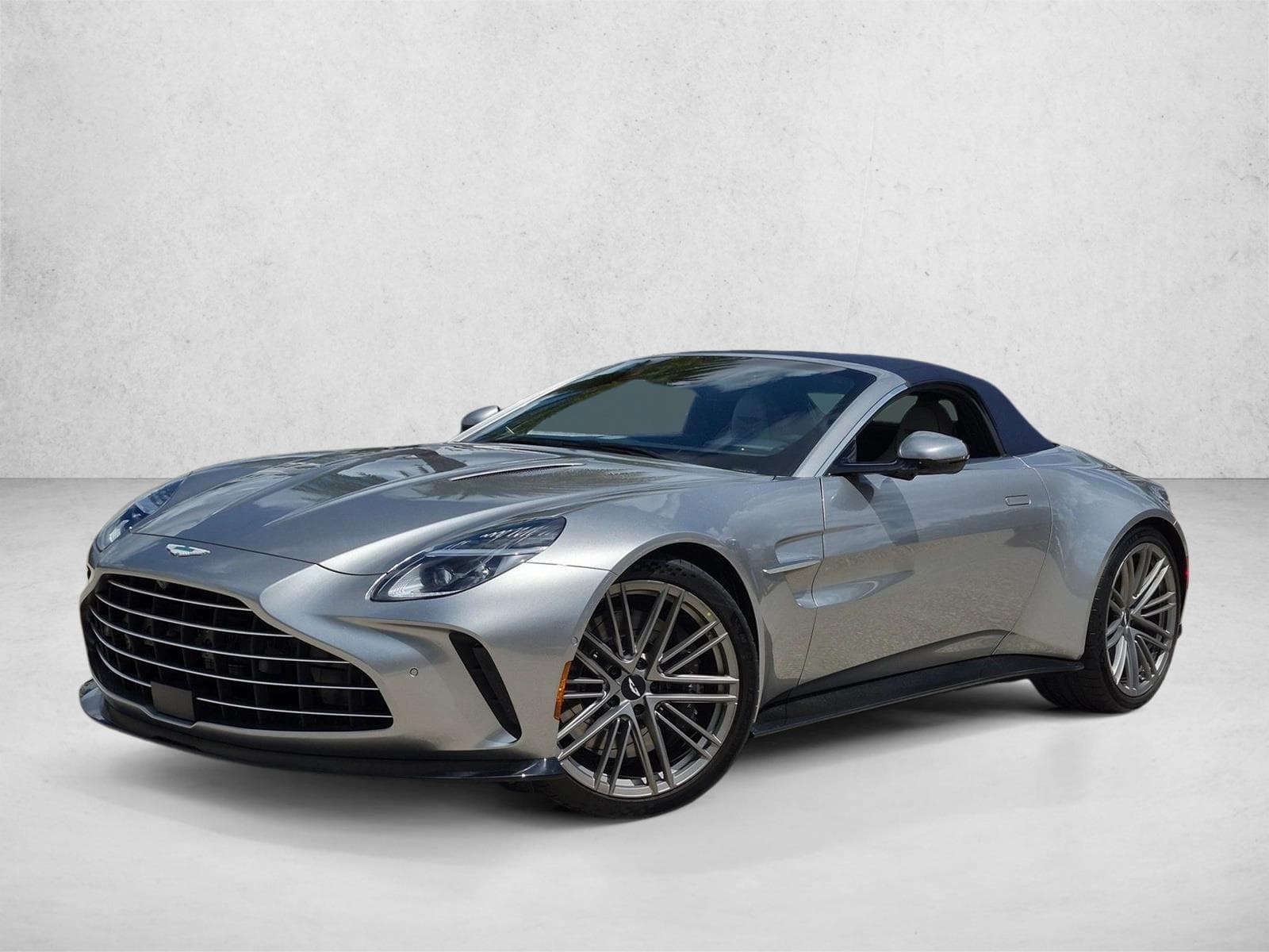 2026 Aston Martin Vantage Base — photo 1 of 11