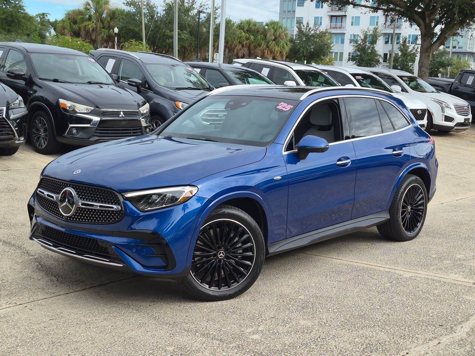 2025 Mercedes-Benz GLC Base — photo 1 of 23