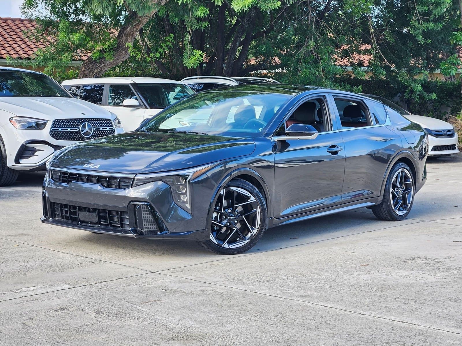 2025 Kia K4 GT-Line — photo 1 of 15
