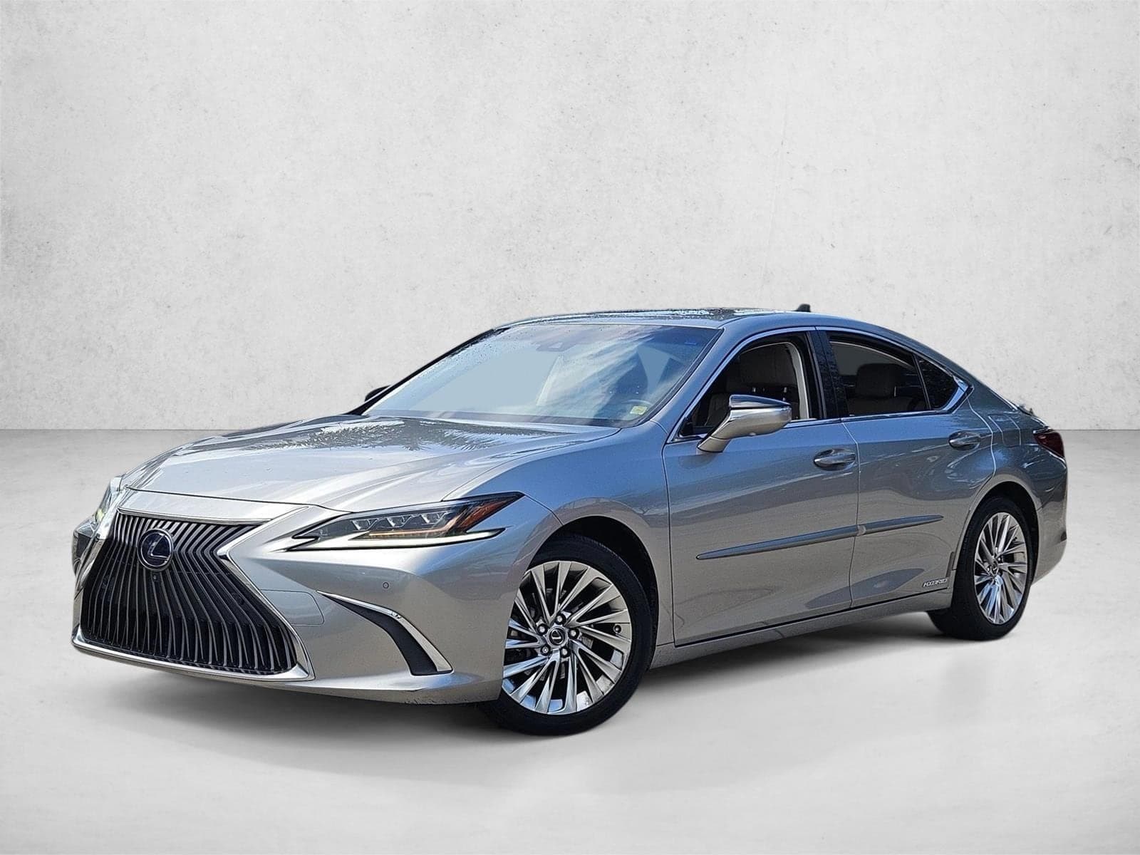 2019 Lexus ES Luxury — photo 1 of 15