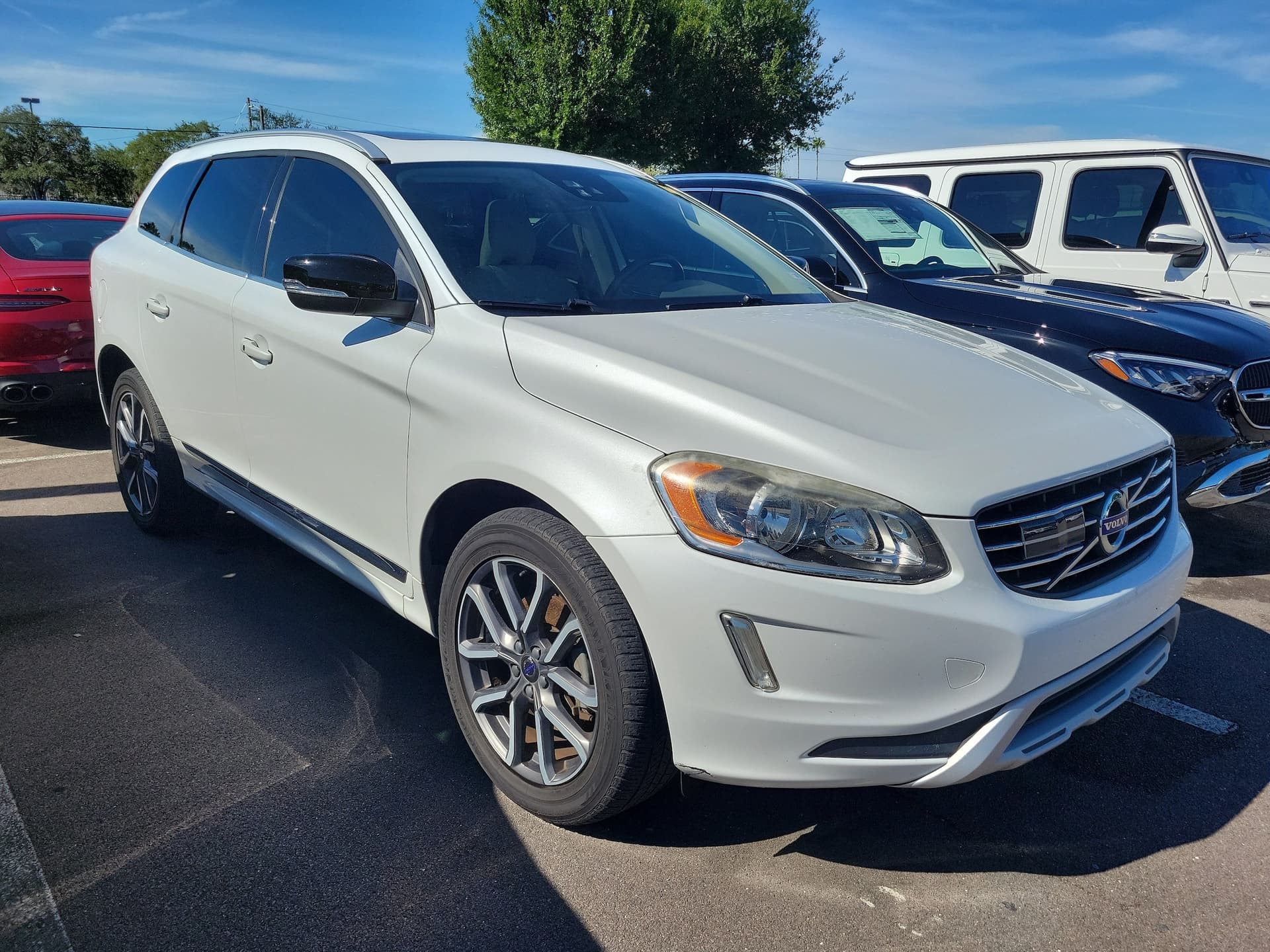 2017 Volvo XC60 Base — photo 1 of 6