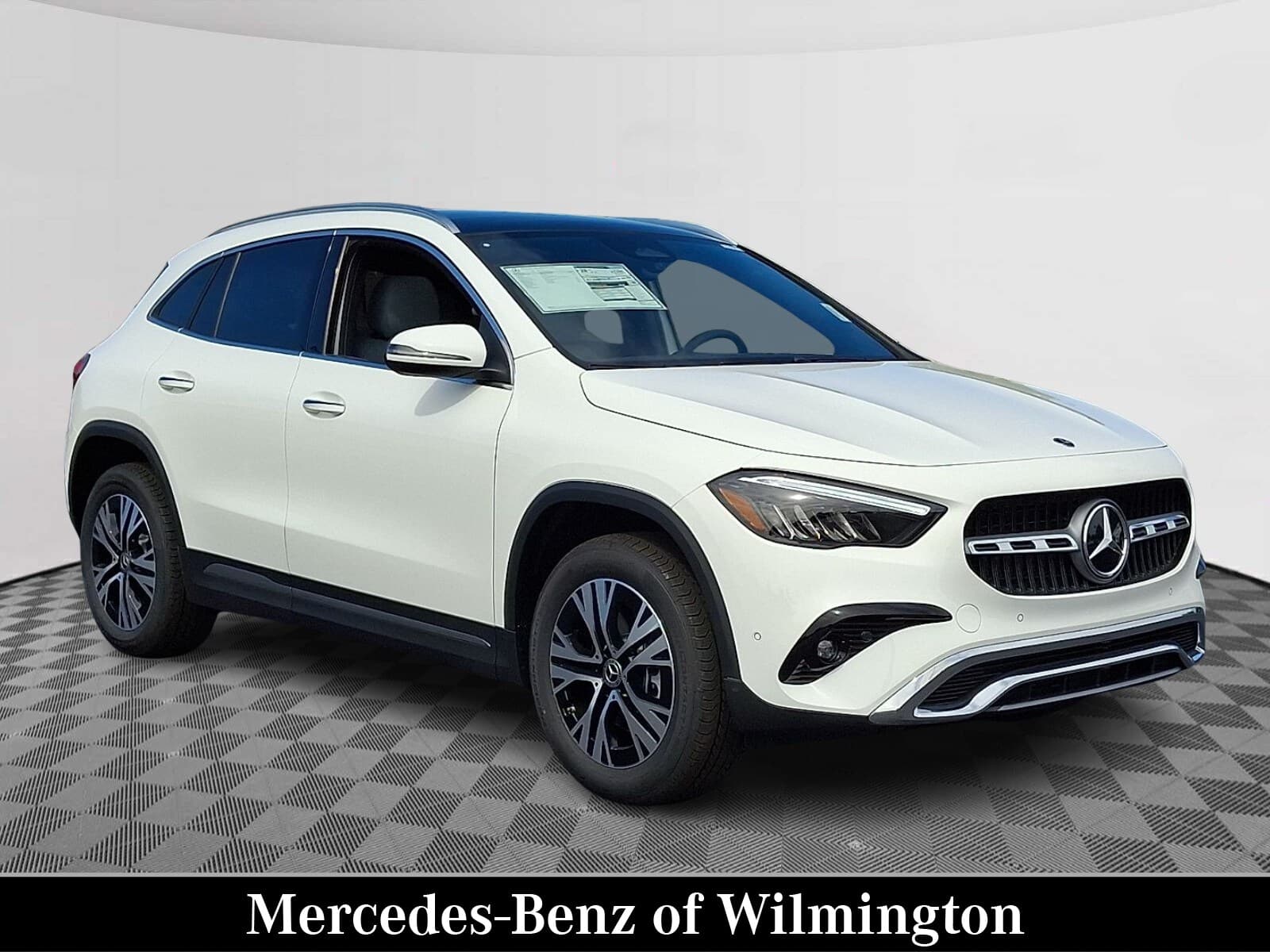 2026 Mercedes-Benz GLA Base — photo 1 of 21