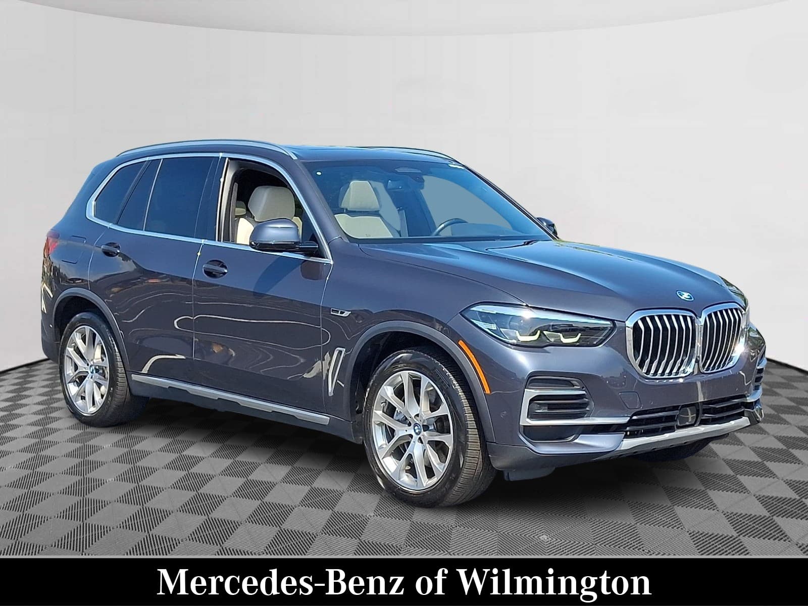 2022 BMW X5 xDrive45e — photo 1 of 32