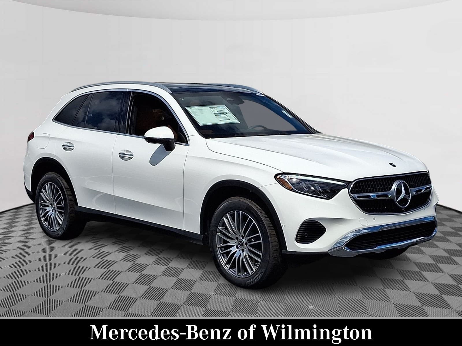 2027 Mercedes-Benz GLC 300 Base — photo 1 of 21