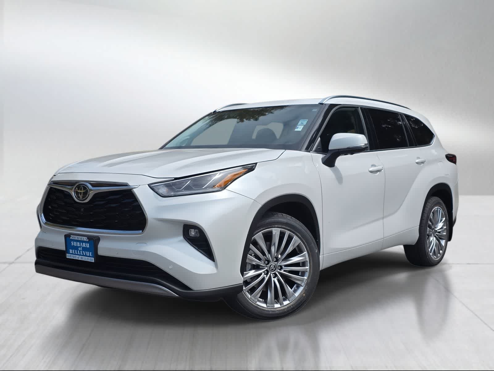 2024 Toyota Highlander Platinum — photo 1 of 31