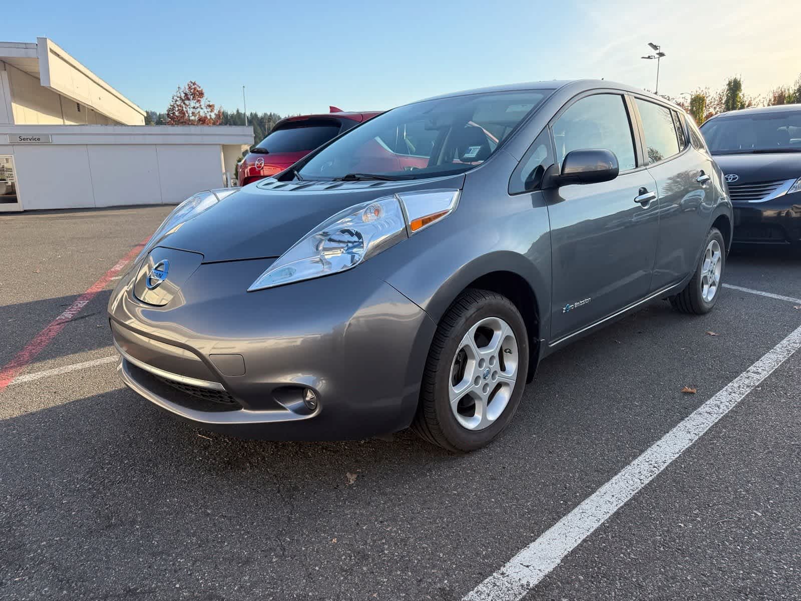 2014 Nissan LEAF SV — photo 1 of 7