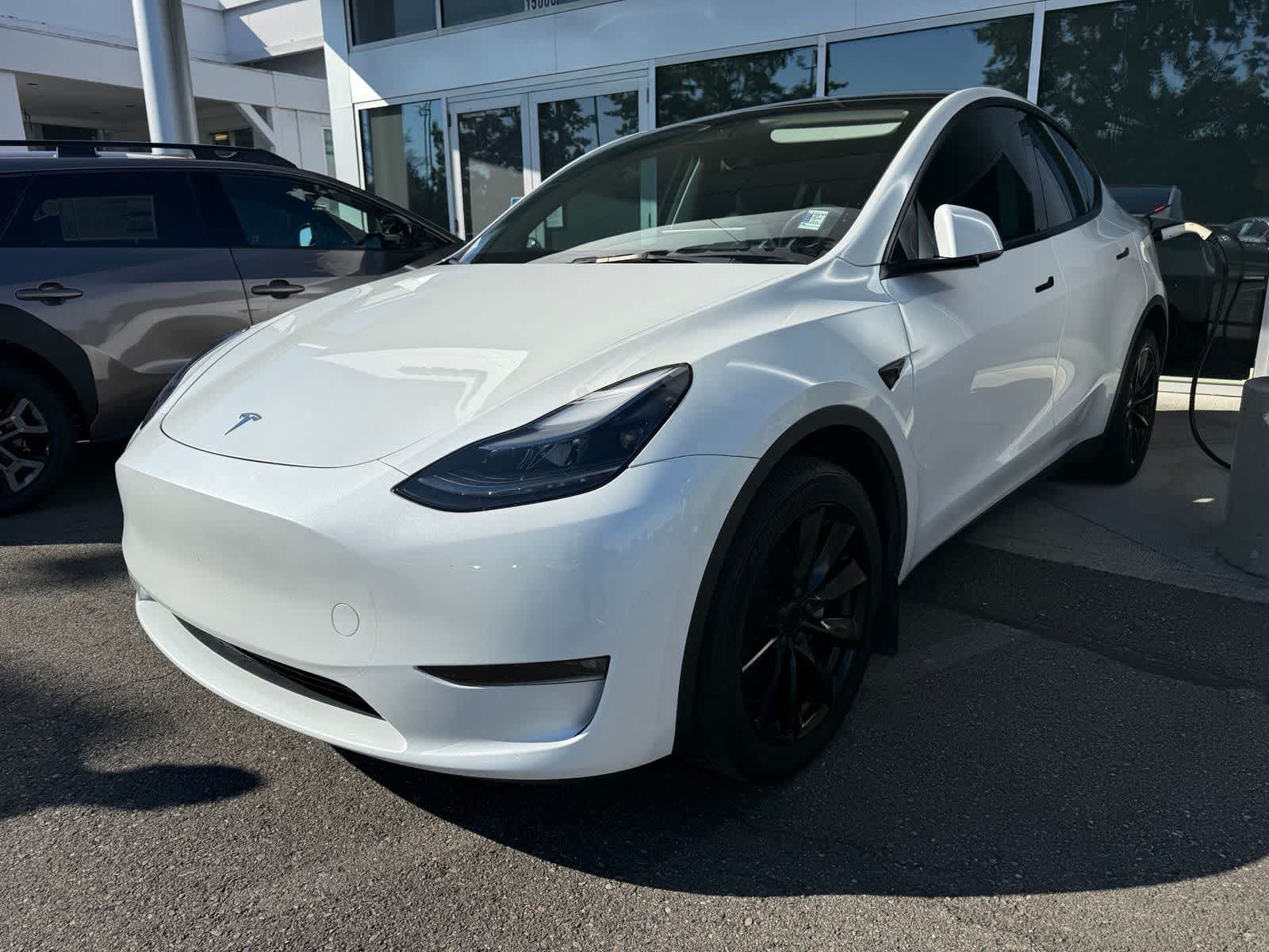 2023 Tesla Model Y Long Range — photo 1 of 5