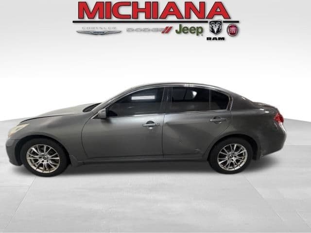 2013 INFINITI G37x Base — photo 1 of 28
