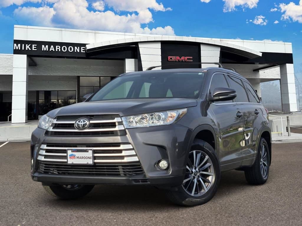2017 Toyota Highlander XLE V6 — photo 1 of 21