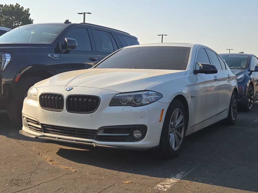 2015 BMW 5 Series 528i xDrive — photo 1 of 6