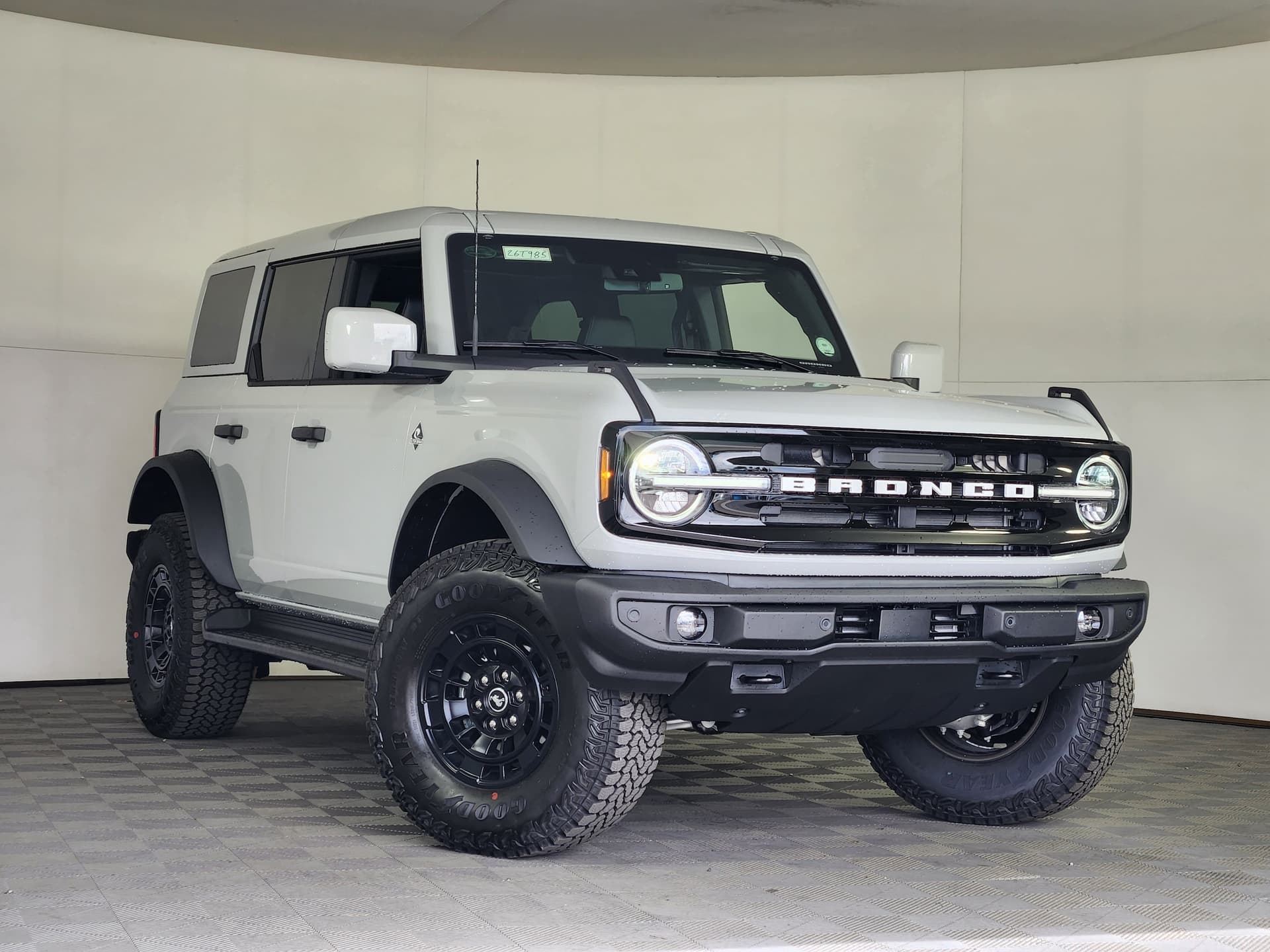 2026 Ford Bronco Outer Banks — photo 1 of 27