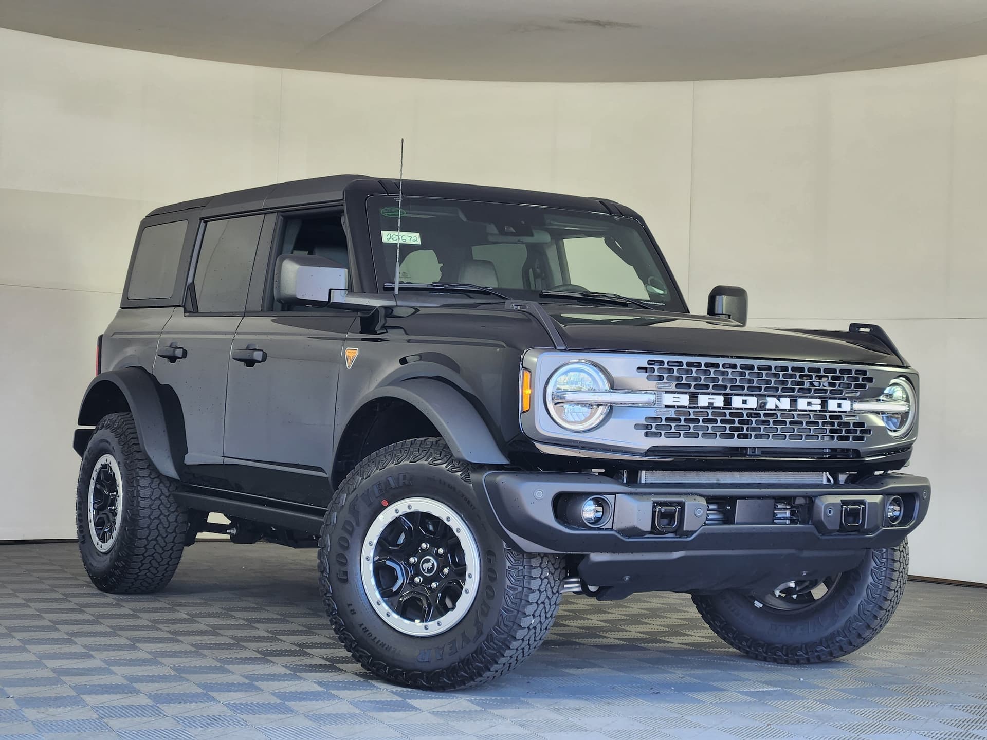 2026 Ford Bronco Badlands — photo 1 of 34