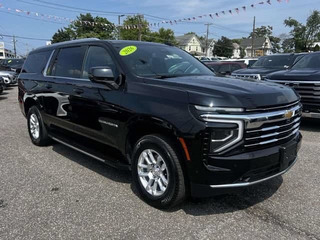 2026 Chevrolet Suburban LT — photo 1 of 35