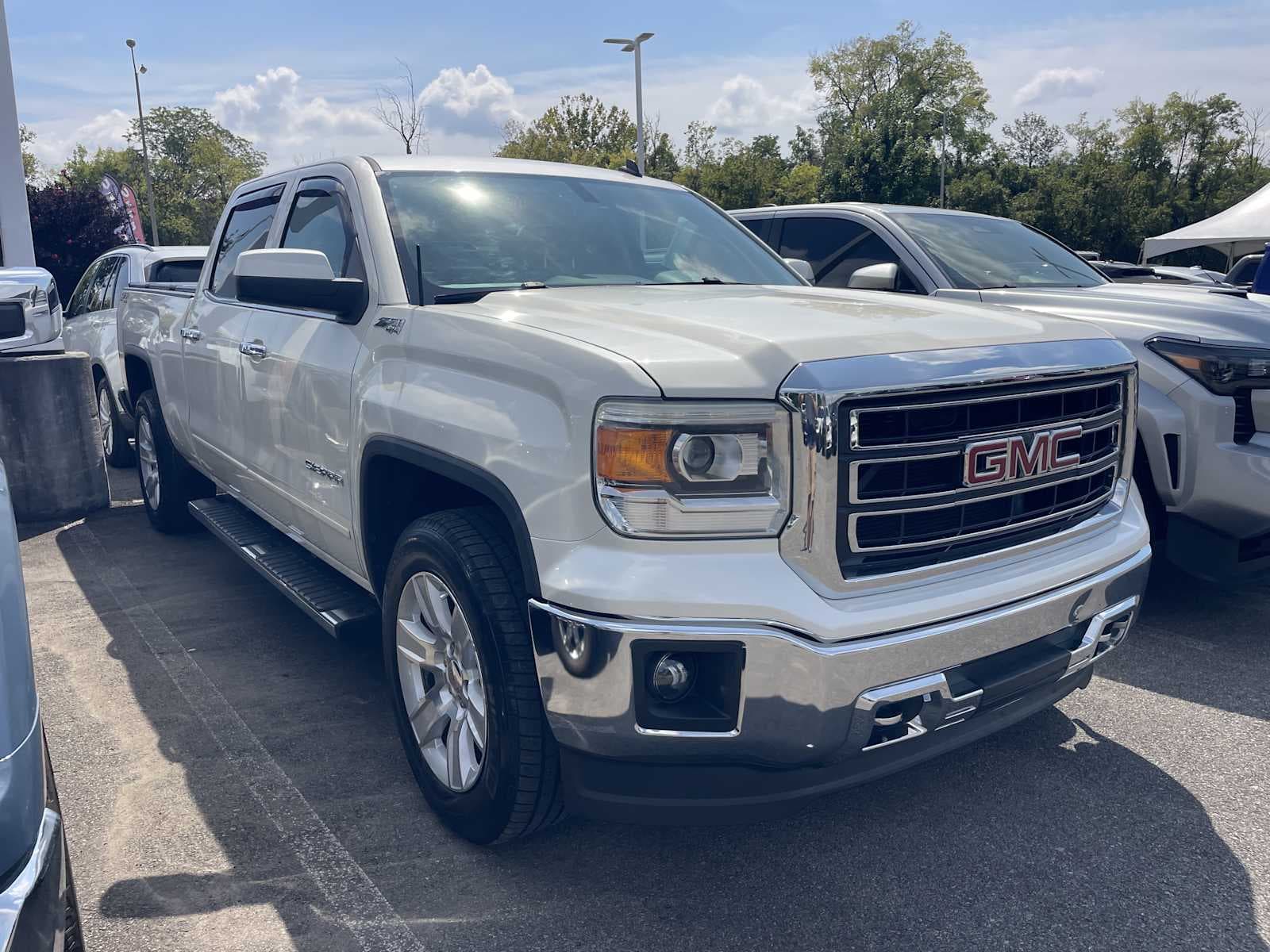 2014 GMC Sierra 1500 SLE 4WD Crew Cab 143.5 — photo 1 of 4