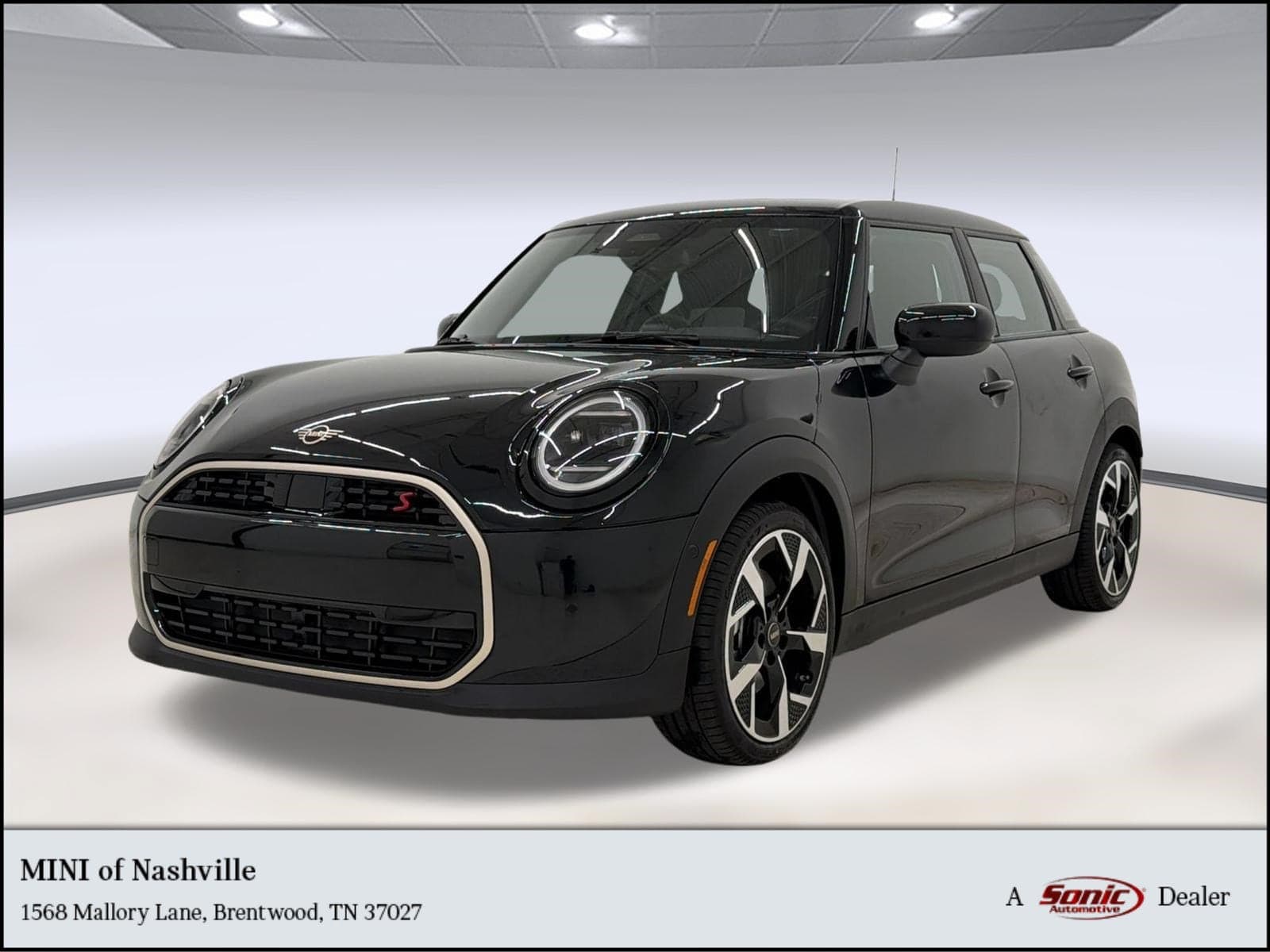2026 Mini 4 Door Signature Plus — photo 1 of 33