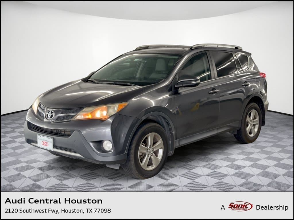2015 Toyota RAV4 XLE — photo 1 of 31