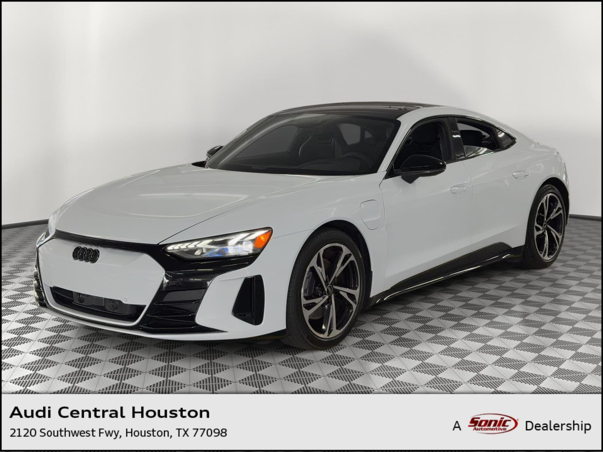 2023 Audi e-tron GT Premium Plus — photo 1 of 26