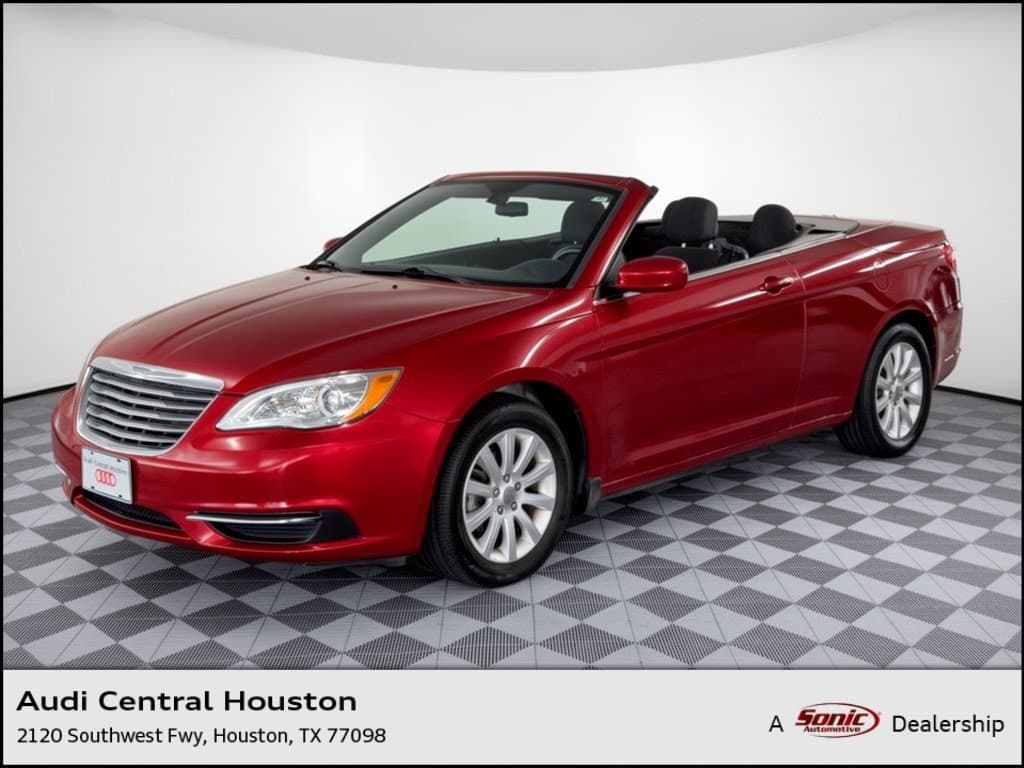 2013 Chrysler 200 Touring — photo 1 of 32