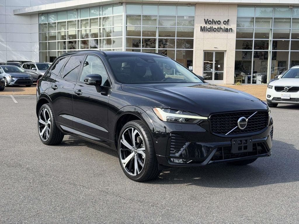 2023 Volvo XC60 B5 Ultimate Dark Theme — photo 1 of 26
