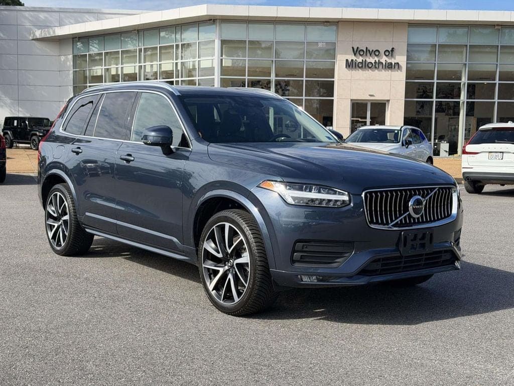 2022 Volvo XC90 T6 Momentum — photo 1 of 26