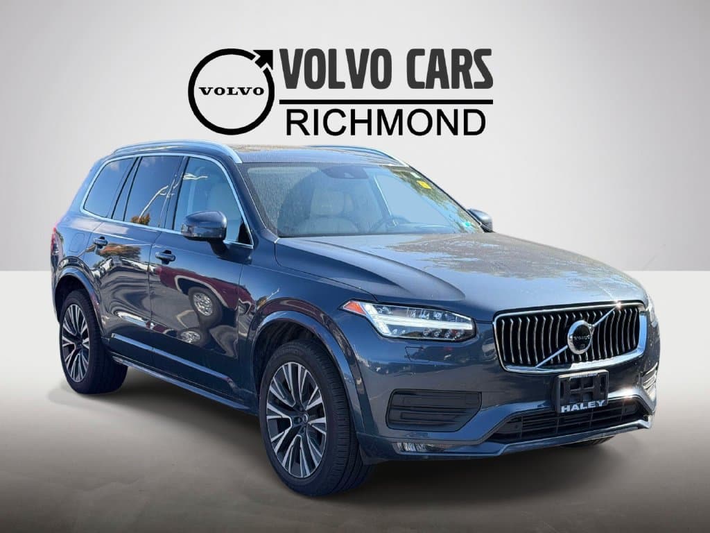 2022 Volvo XC90 Momentum — photo 1 of 8