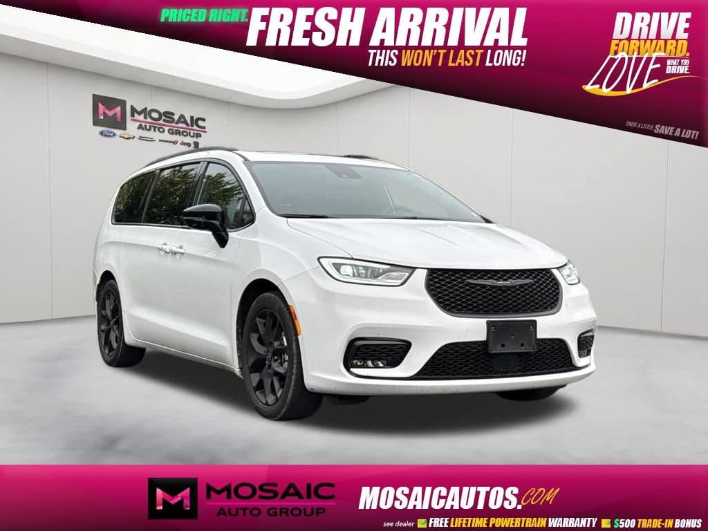 2025 Chrysler Pacifica Limited — photo 1 of 29