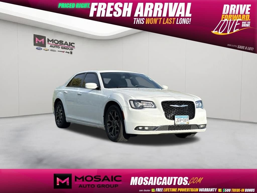 2017 Chrysler 300 Base — photo 1 of 29