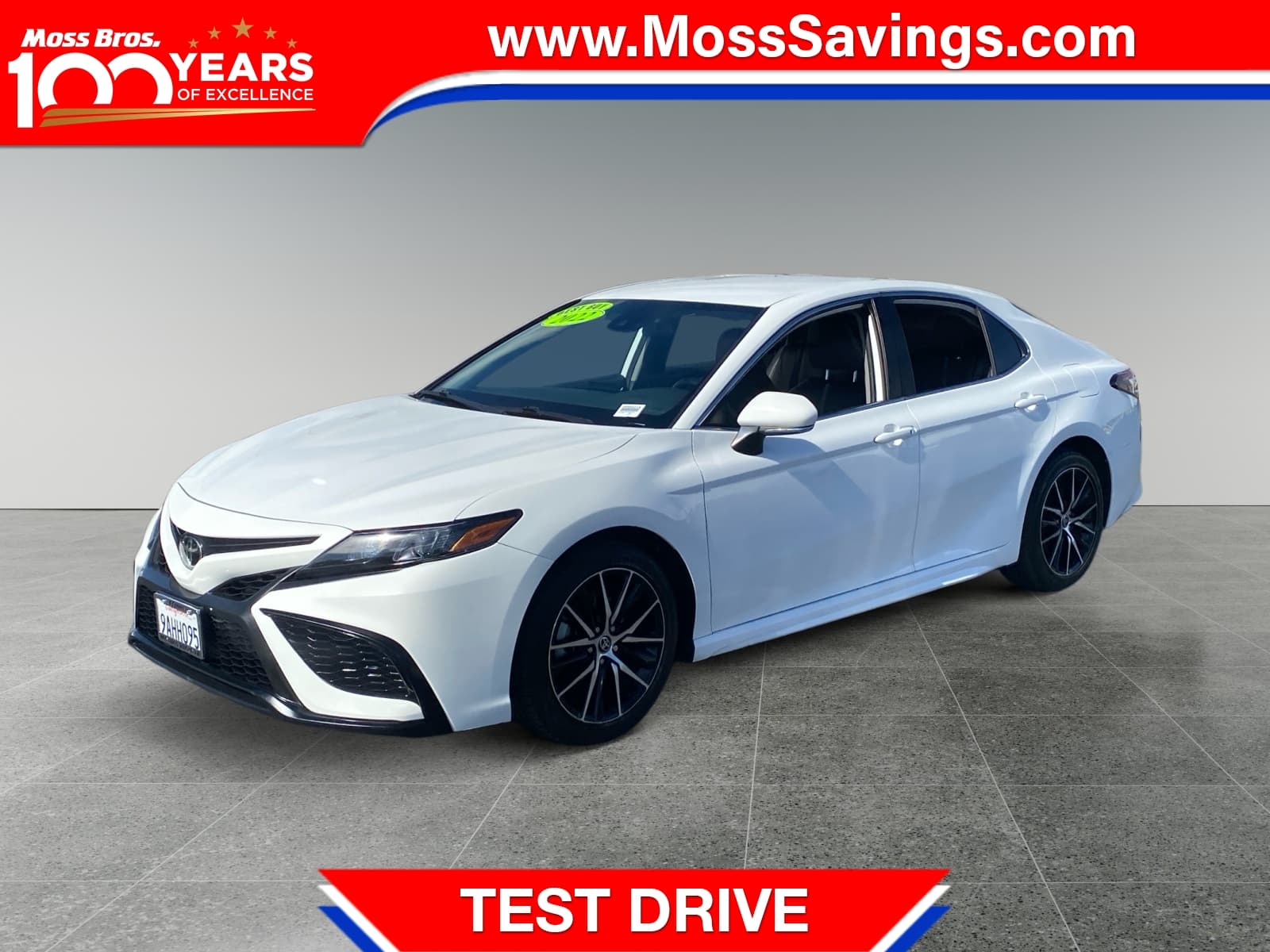 2022 Toyota Camry SE — photo 1 of 15