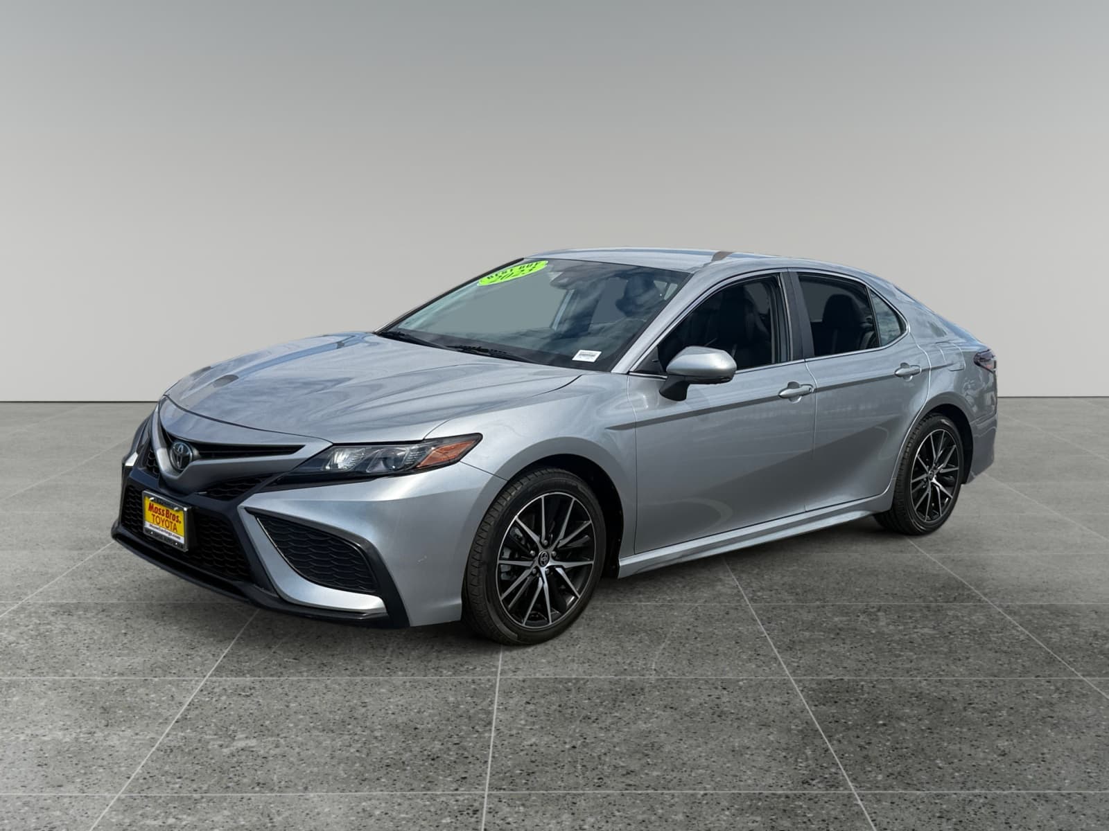 2024 Toyota Camry SE — photo 1 of 15