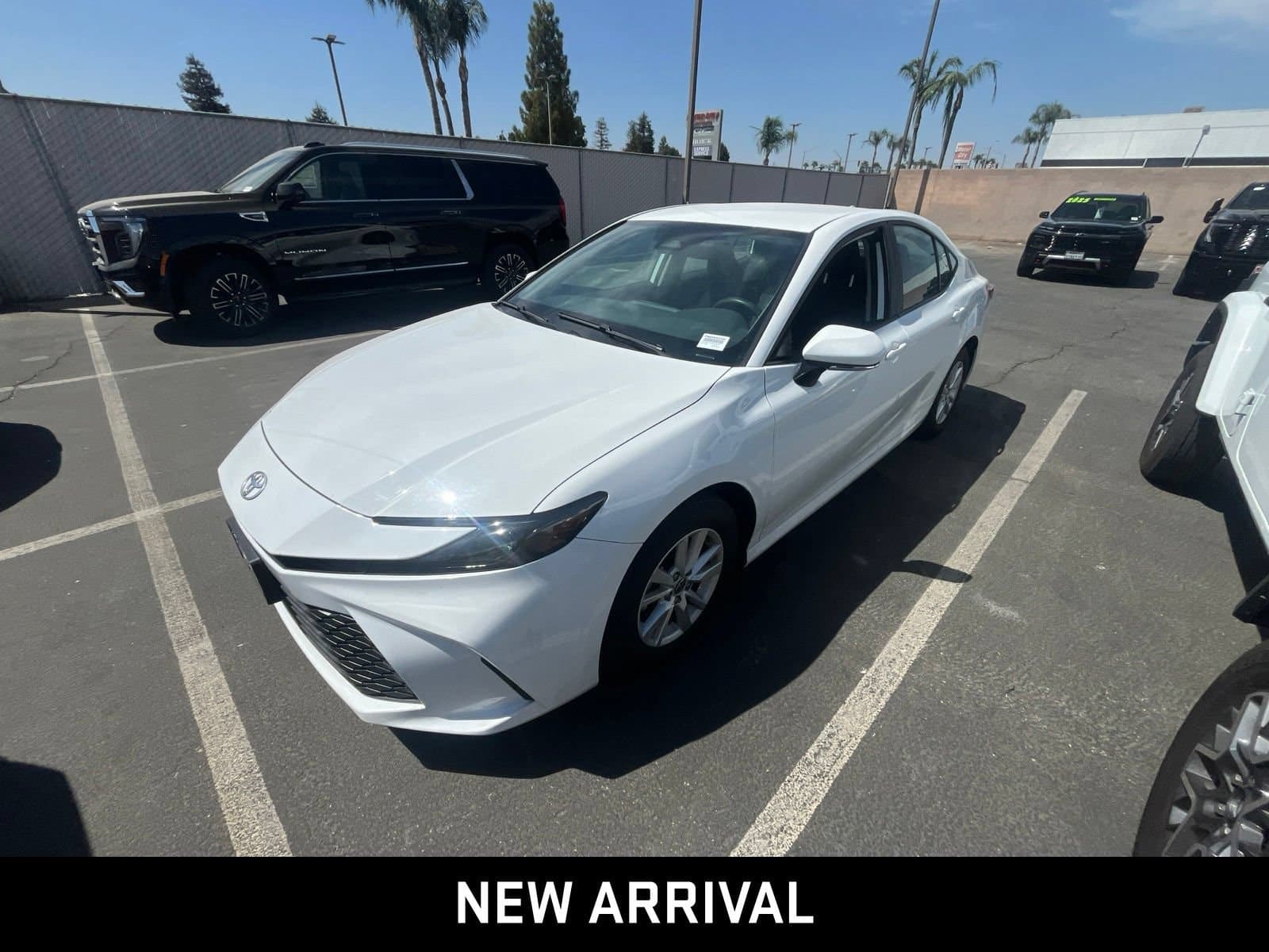 2025 Toyota Camry LE — photo 1 of 5