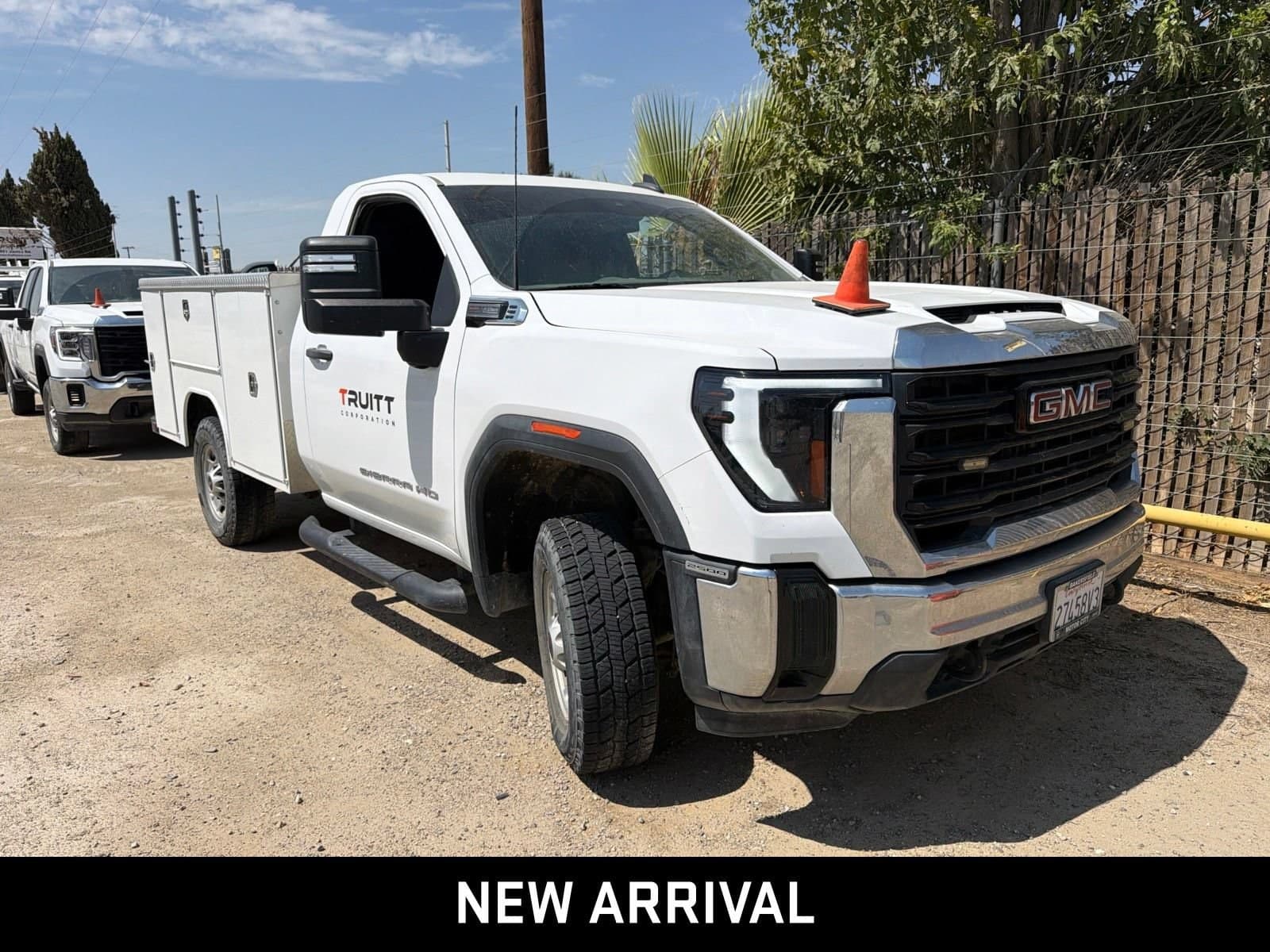 2024 GMC Sierra 2500 HD Pro — photo 1 of 5